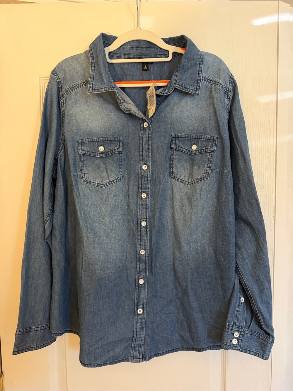 torrid Med Wash denim button down shirt, pearlized buttons NWT. Size 1X